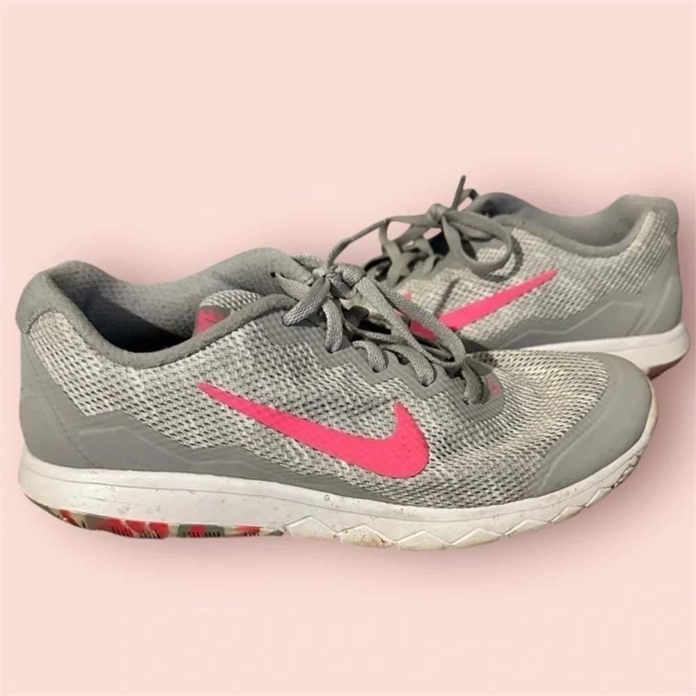Nike Flex Experience Rn 4 Womens Size 8, pink grey